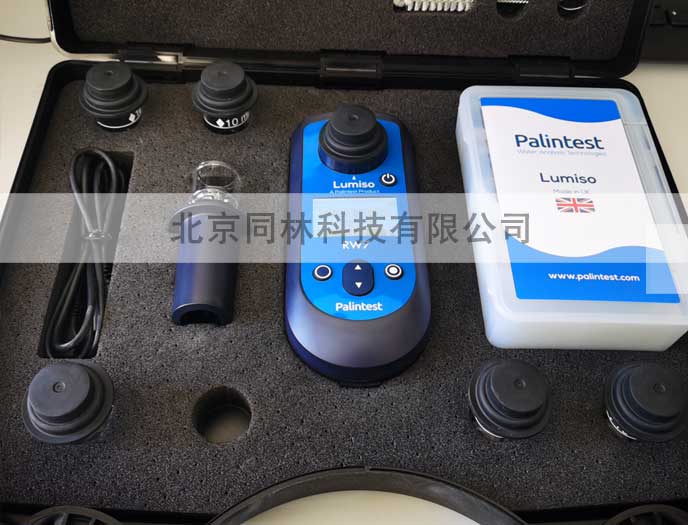 某灌裝水廠使用多功能水質檢測儀(圖1)